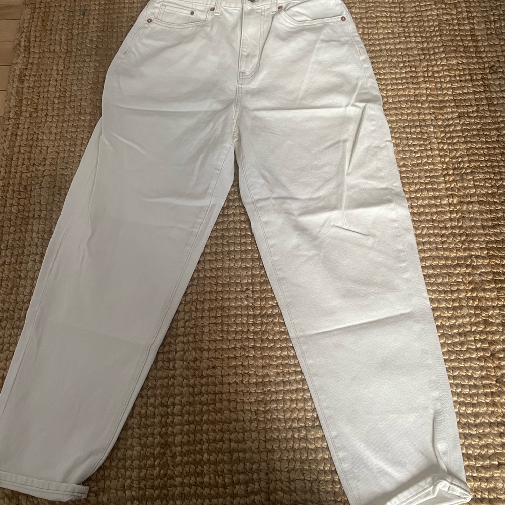 Brand new cream mom loose jeans from h and m. Size 6